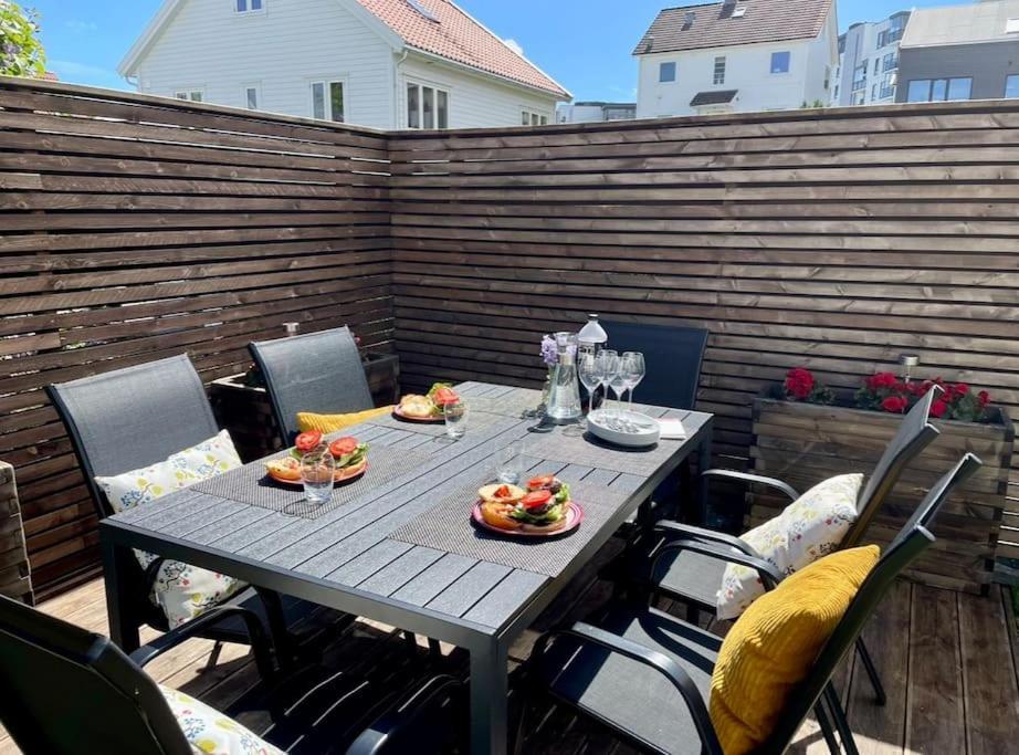Central Family Twinhouse Stavanger Bagian luar foto